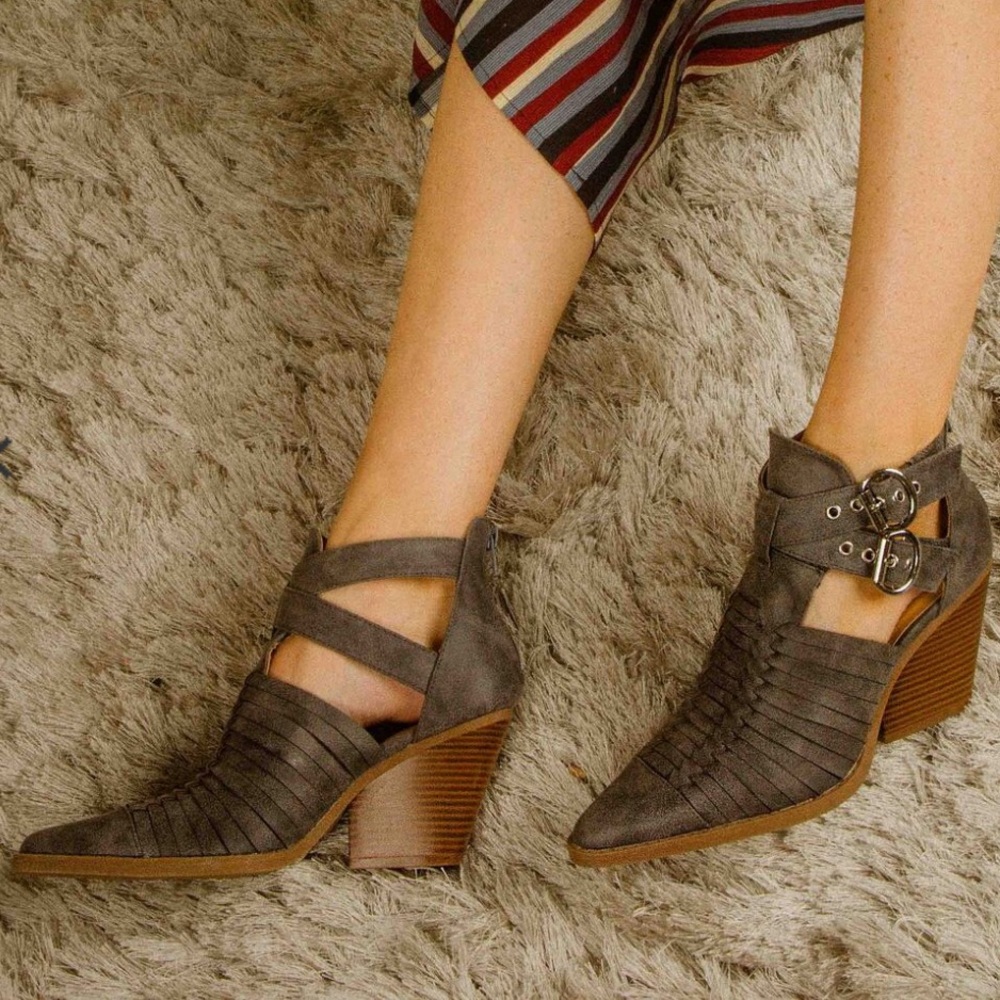 🎉HP🎉 NWT Vegan Suede Ankle Booties - Picture 8 of 8